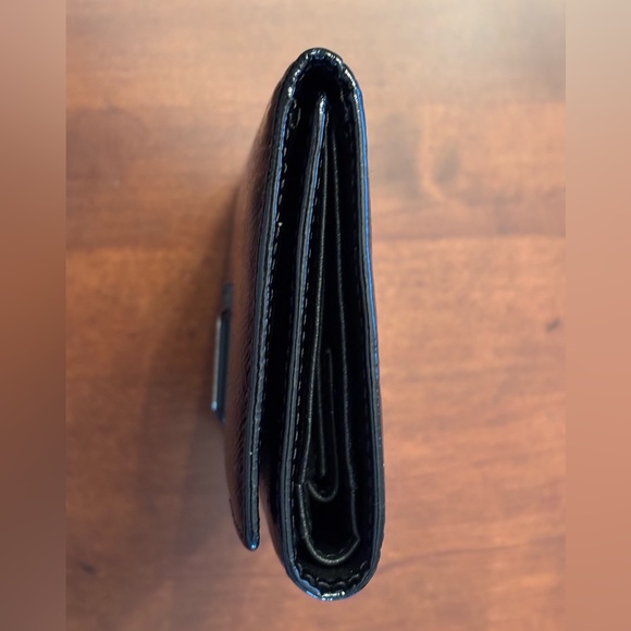 Christian Dior TriFold Snap Wallet
💕LOVE IT OR LEAVE IT 💕JEBWA MYSTERY GAME🎁 - Picture 4 of 15